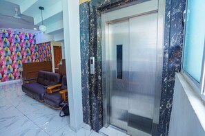 Lobby - FabHotel Aishwarya Inn (Chennai)