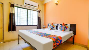 Deluxe Room | 1 bedroom, Egyptian cotton sheets, premium bedding, in-room safe