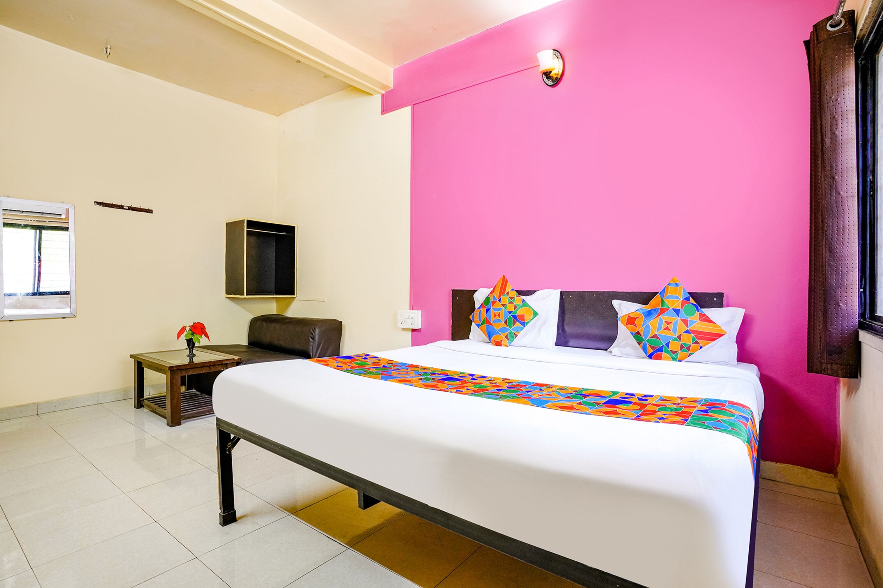 Egyptian cotton sheets, premium bedding, in-room safe, desk