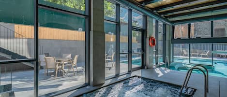 Indoor spa tub