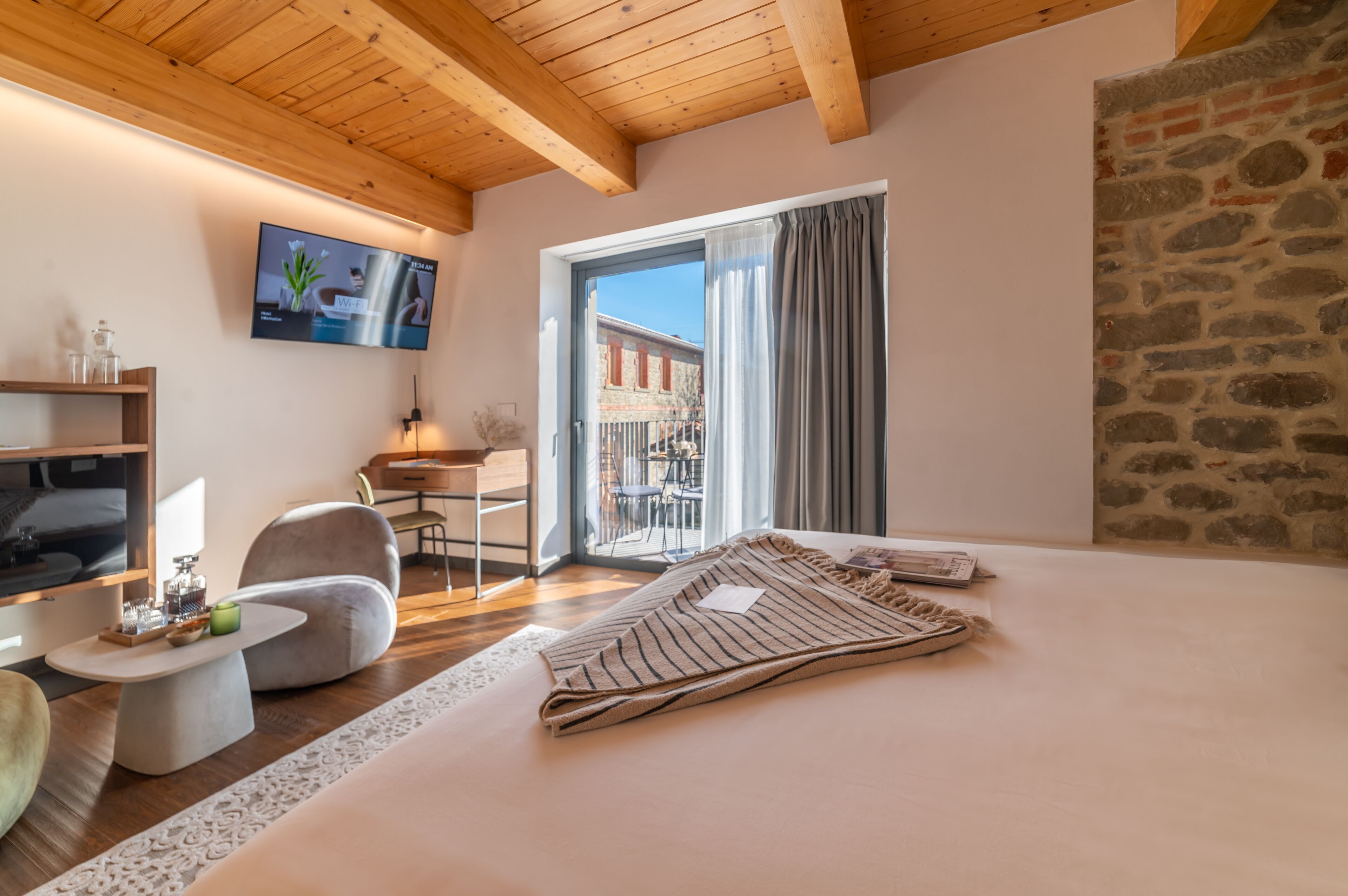 Habitación Deluxe, 1 cama King size, balcón | Baño | Regadera, regadera tipo lluvia, amenidades de baño de diseñador 