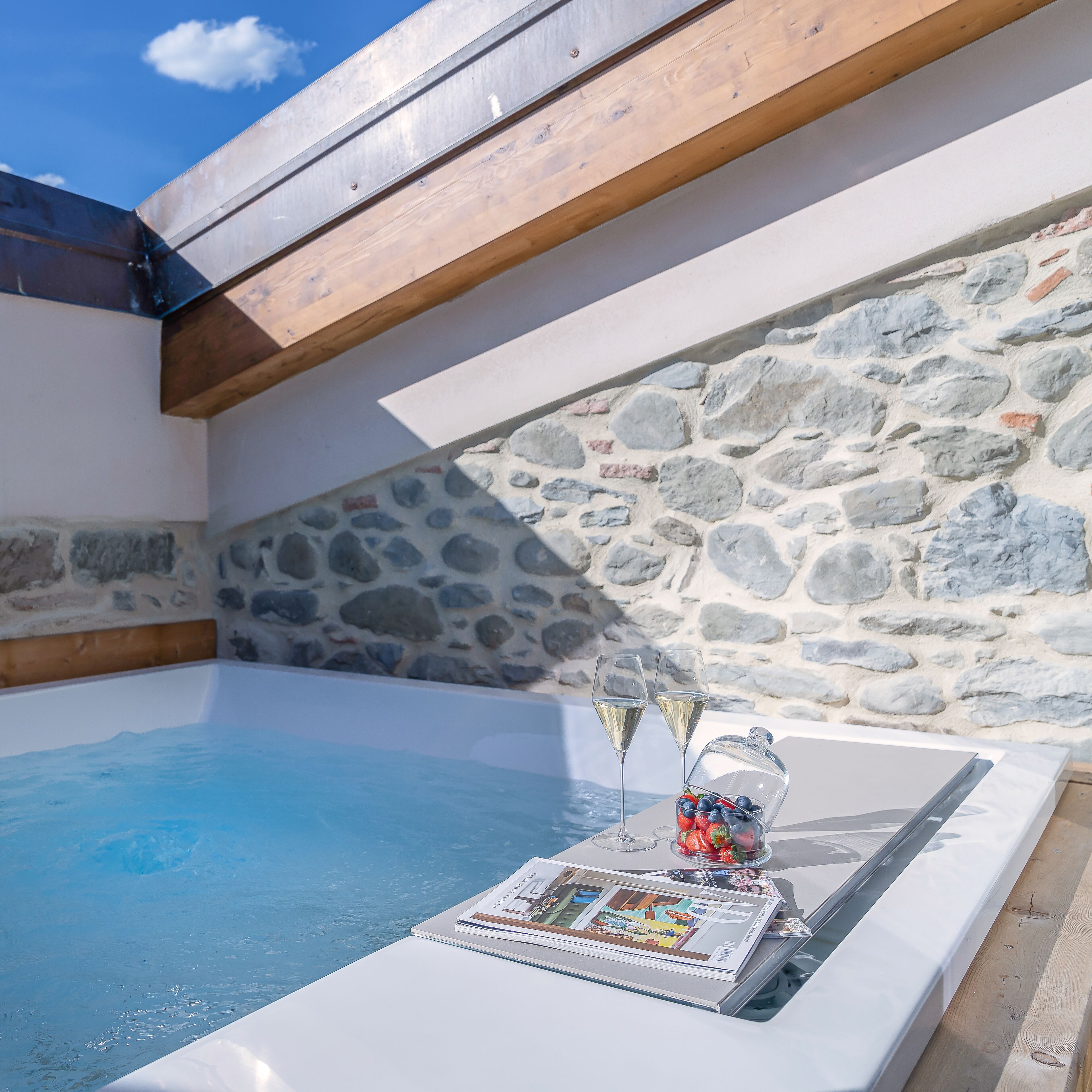 Presidential Studio Suite, 1 Bedroom, Jetted Tub, City View | Jetted bathtub