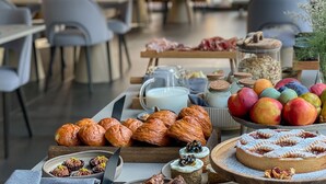 Frokostbuffé hver dag (mot et tillegg)