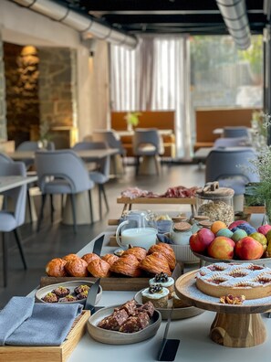 Free daily full breakfast