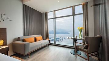 Executive Single Room | Down comforters, free minibar, in-room safe, desk