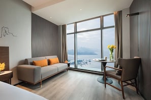 Chambre Simple Exécutive | Couette en duvet d'oie, articles gratuits dans le mini-bar
