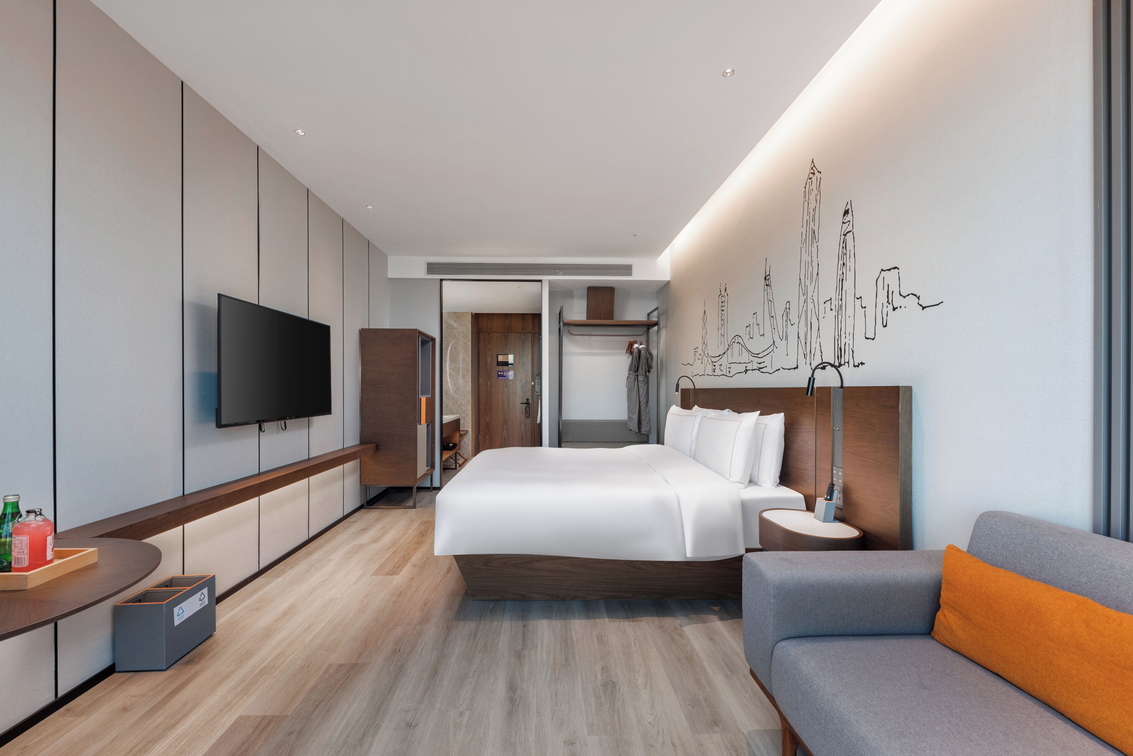 Deluxe Double Room with City View | Down duvets, free minibar, in-room safe, desk