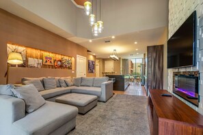 Televisor intel·ligent i llar de foc 