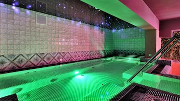 Salas de tratamientos para parejas, sauna, bañera de hidromasaje