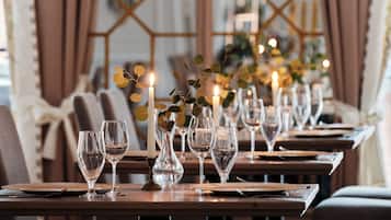 2 restaurants, local and international cuisine