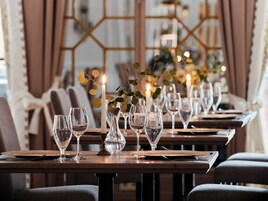 2 restaurants, local and international cuisine