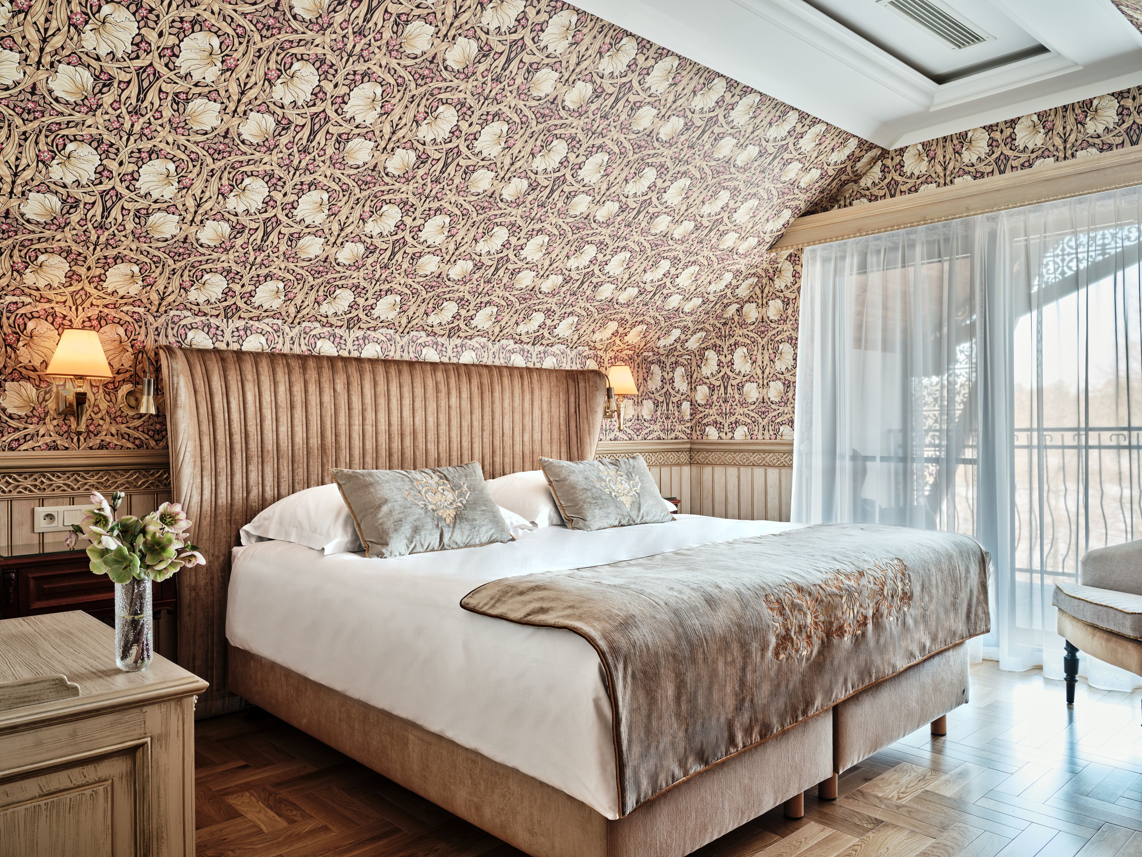 クラシック ダブルルーム | セーフティボックス (室内)、客室ごとに異なるインテリア、ノートパソコン用作業スペース