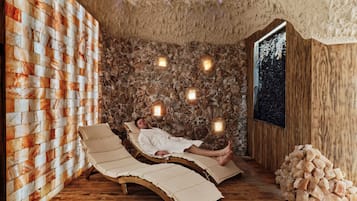 Couples treatment room(s), sauna, hot tub, steam room, body treatments