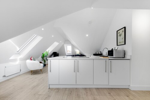 Ewell Modern Design 2 Bedroom Apartment