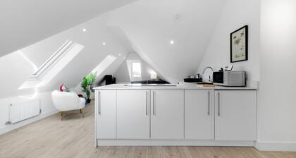 Ewell Modern Design 2 Bedroom Apartment