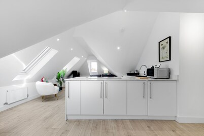 Ewell Modern Design 2 Bedroom Apartment