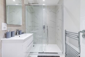 Apartment | Bathroom