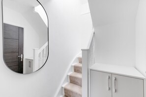Interior - Ewell Modern Design 2 Bedroom Apartment (Surbiton)