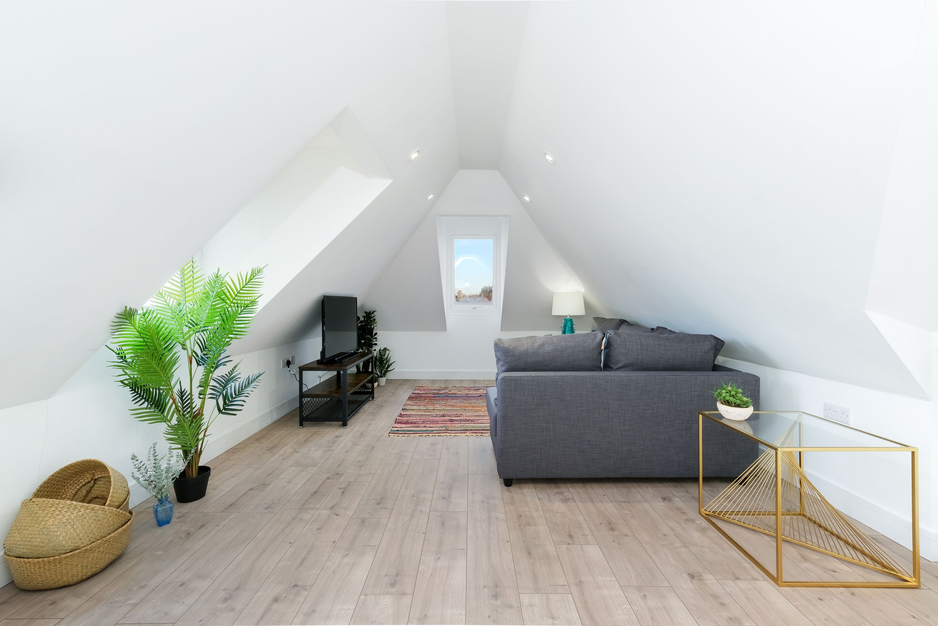 Apartment | Living area | 42-inch Smart TV with satellite channels, TV, Netflix