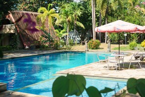Outdoor pool - Votel Manyar Resort Banyuwangi (Banyuwangi)