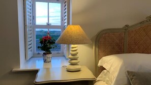 3 bedrooms, iron/ironing board, travel cot, free WiFi - Folly Farm Cottage, Cosy, Secluded near to St Ives (St Ives)