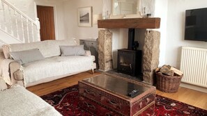 Smart TV, fireplace, stereo - Folly Farm Cottage, Cosy, Secluded near to St Ives (St Ives)