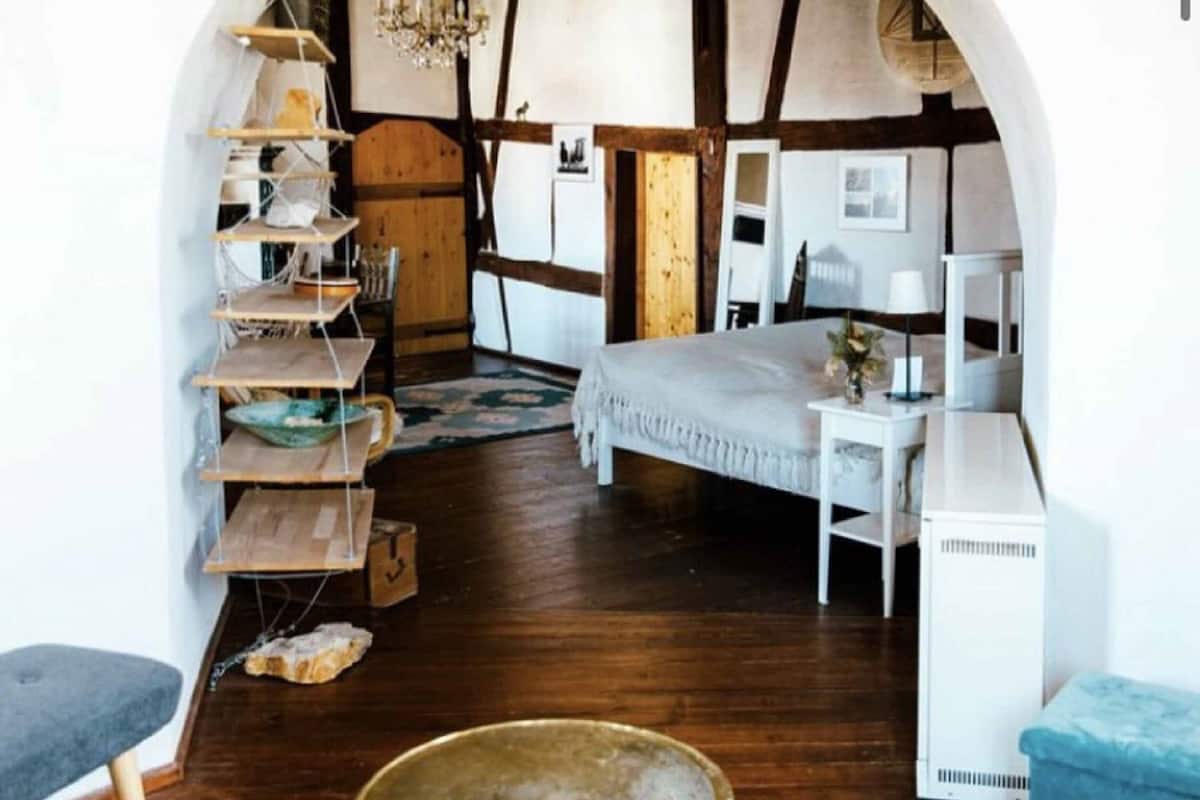Room | Desk, free WiFi