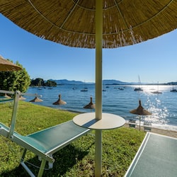 Private beach, sun-loungers, beach umbrellas, beach towels