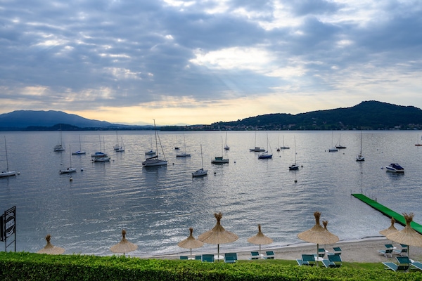 Deluxe Double or Twin Room, 1 Bedroom, Lake View, Lakeside