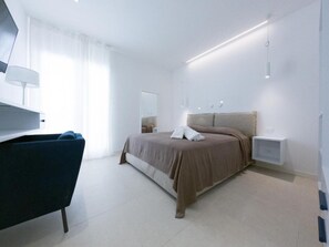 2 bedrooms, bed sheets