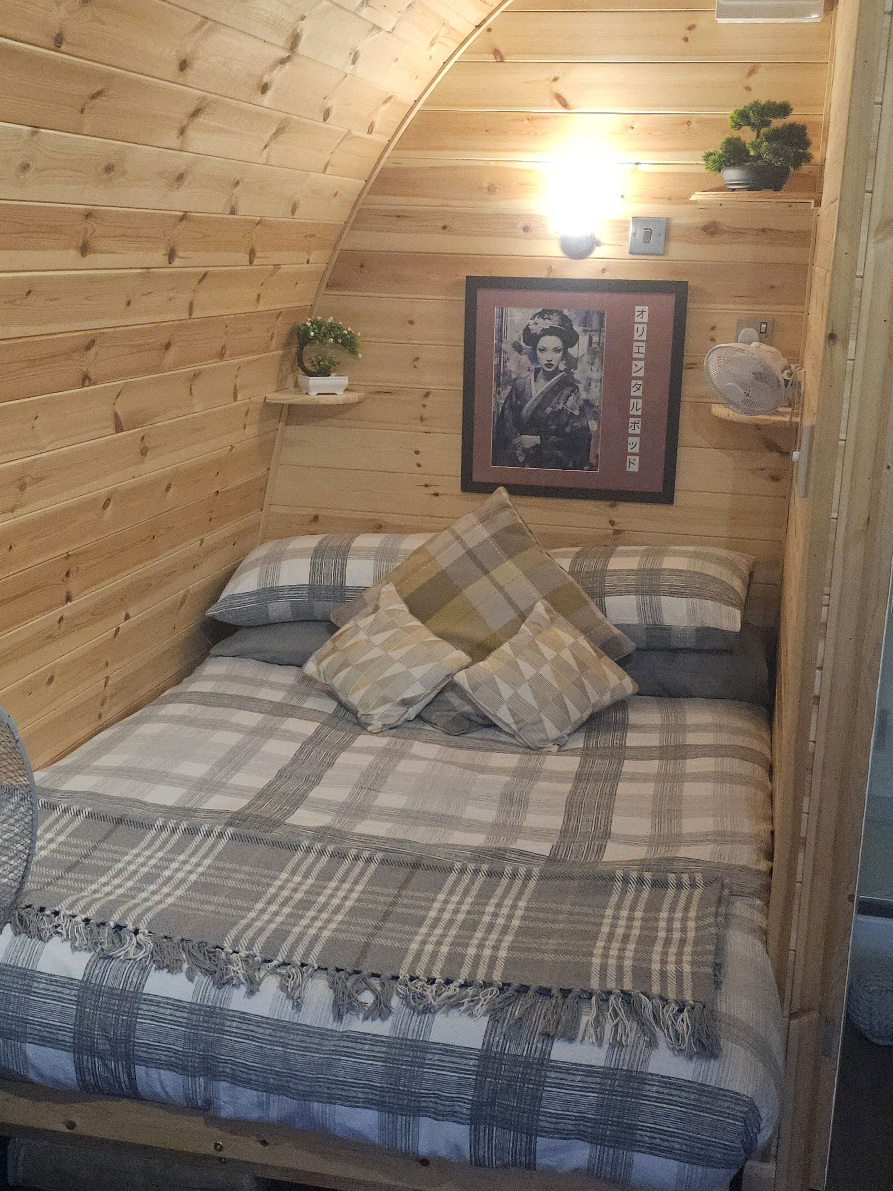 1 bedroom, desk, free WiFi, bed sheets