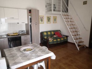 TV - Corner villa 2 steps from the "pearl of the Ionian Sea (Bova Marina)