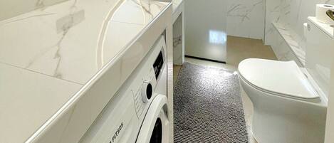 淋浴設備、風筒、提供毛巾