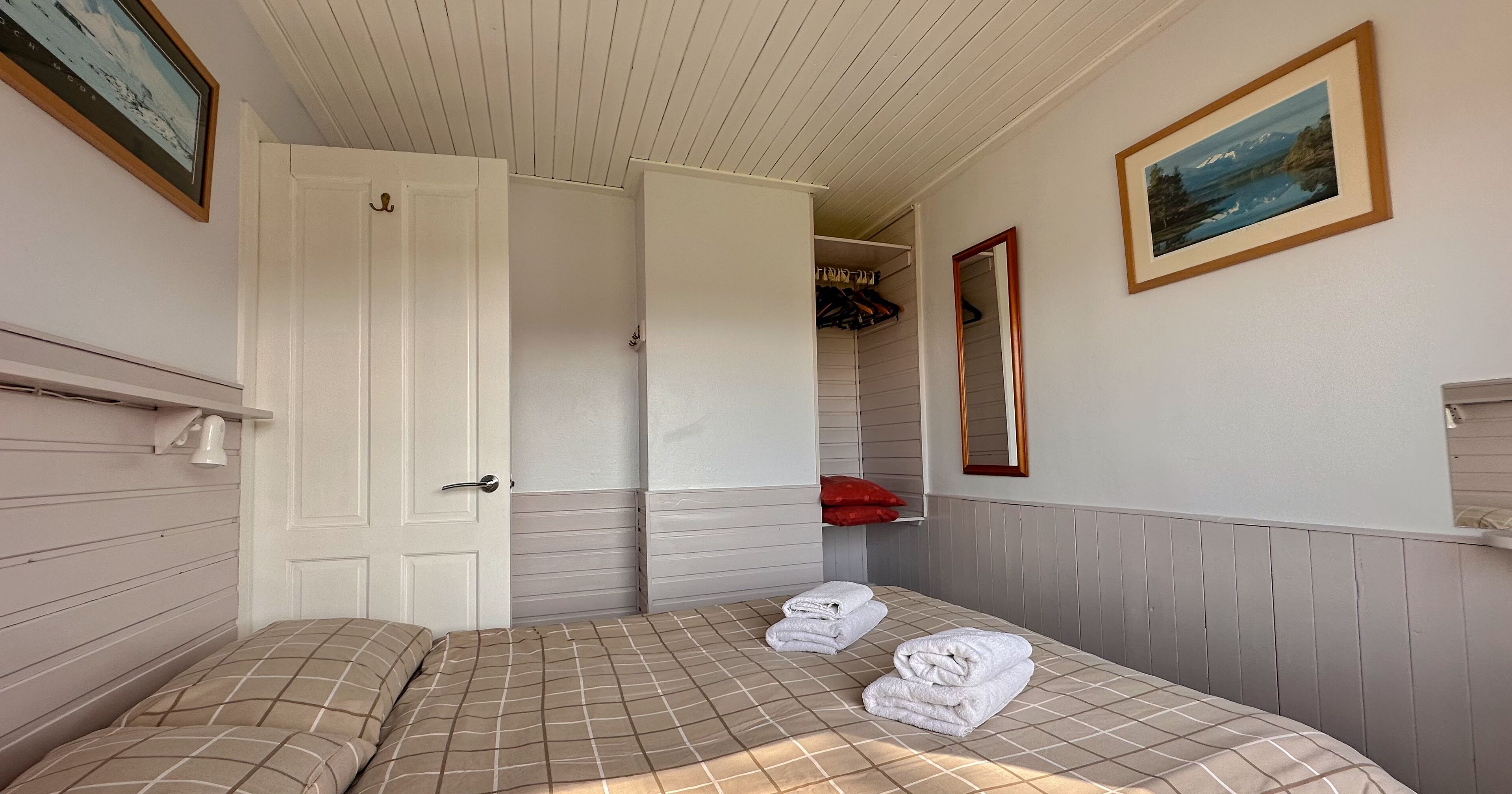 Glen Tarbet Cabin at Inchree - With Panoramic Mountain & Loch Views