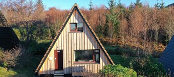 1 Bedroom Cabin with Mountain & Loch Views - located between Ben Nevis & Glencoe