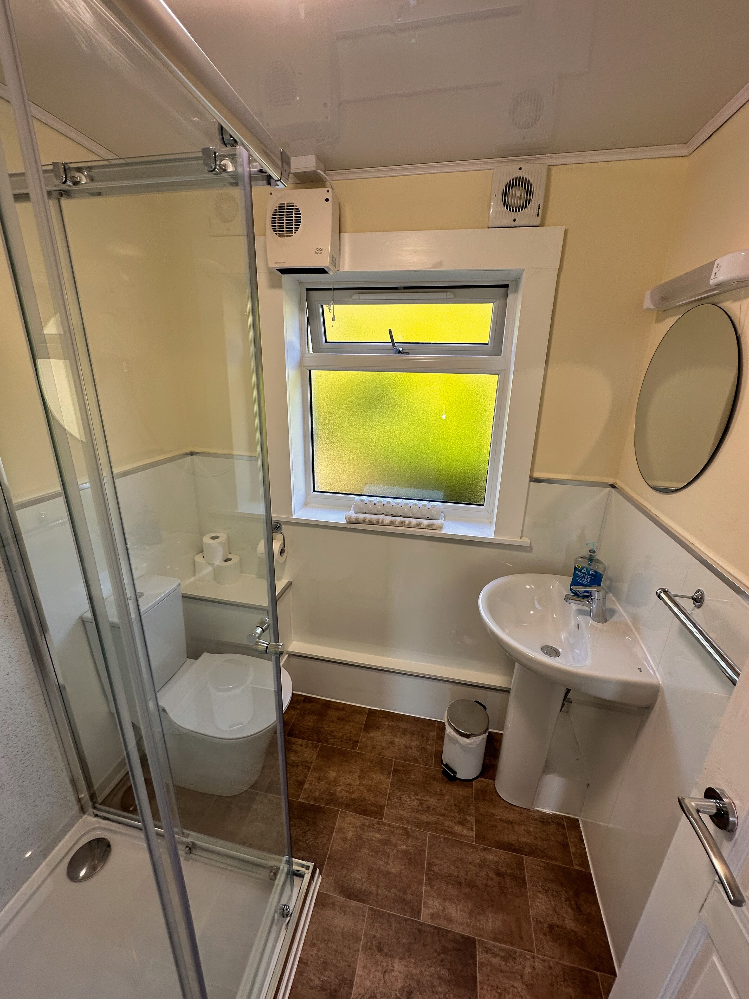 Glen Tarbet Cabin at Inchree - With Panoramic Mountain & Loch Views