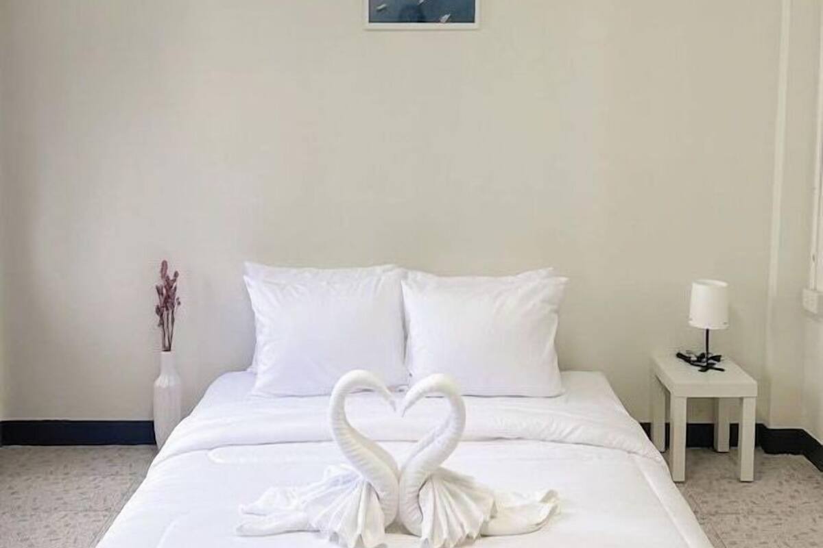 Individually decorated, free WiFi, bed sheets
