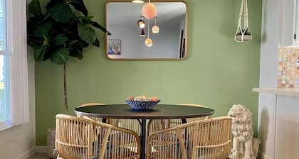 Great First Floor Condo!