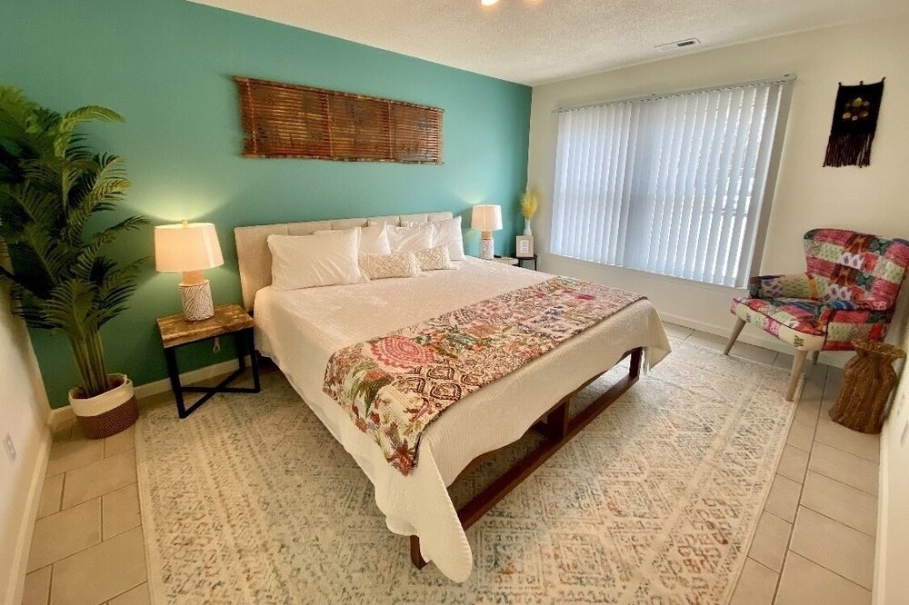 Clean boho vibes in Excellent Location!