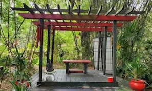 Terrace/patio - Luxury 3bd 2bath Pool home. (Spring Hill)