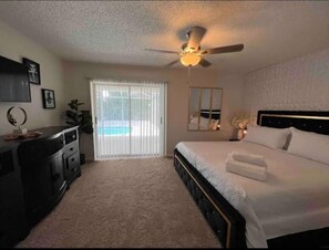 Room - Luxury 3bd 2bath Pool home. (Spring Hill)