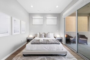 4 bedrooms, iron/ironing board, free WiFi, bed sheets - Haines Luxury Home - Bay Views, Rooftop, Fire Pit, Garage & AC (San Diego)