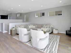 Lobby - Haines Luxury Home - Bay Views, Rooftop, Fire Pit, Garage & AC (San Diego)