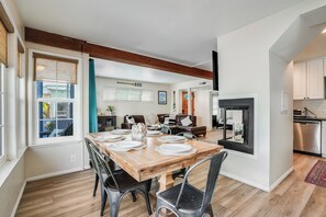 Dining - Ormond Beach Oasis - Large Private Patio, Washer/Dryer, Pet Friendly & Steps to Sand! (San Diego)