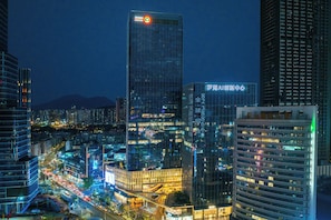 Honeymoon Room | 1 bedroom, premium bedding, free minibar, desk