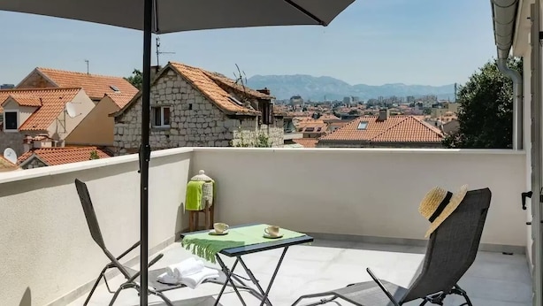 Unclassified image, 1 of 12, button - Centrally-located two-bedroom apartment w/sunny terrace Marina IV. (Split)