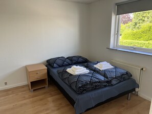 3 Schlafzimmer, Schreibtisch, Bügeleisen/Bügelbrett, kostenloses WLAN
