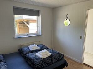 3 chambres, bureau, fer et planche à repasser, accès au Wi-Fi (inclus)