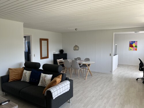 The RED House, Rødbyhavn. 3BR, Fast Fibernet, Only 5 mins from Femren Project. 