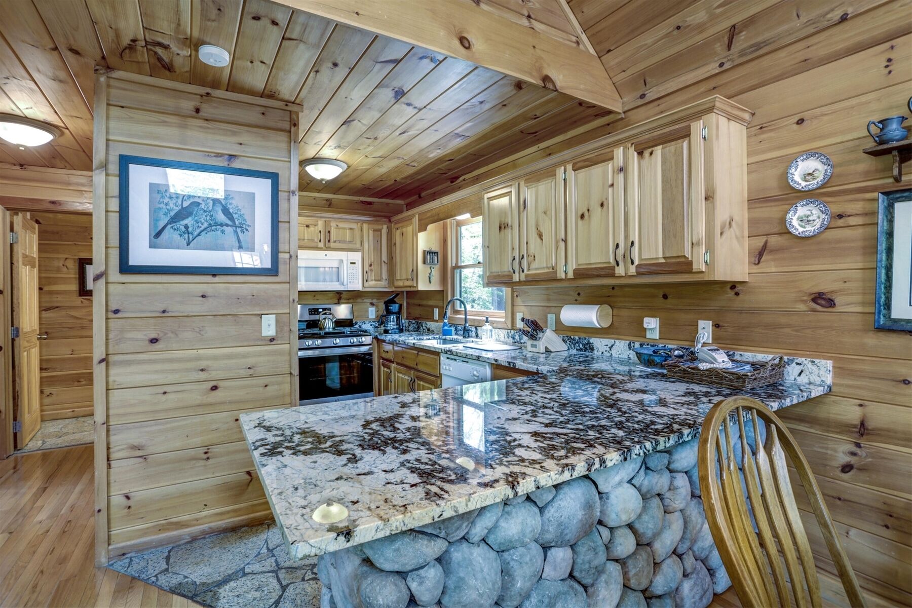 Private Lake with Hot Tub, Big Backyard, Fire Pit